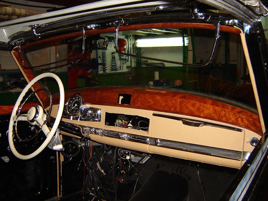 Restauraci&oacute;n de salpicadero Mercedes Benz 300 cabrio