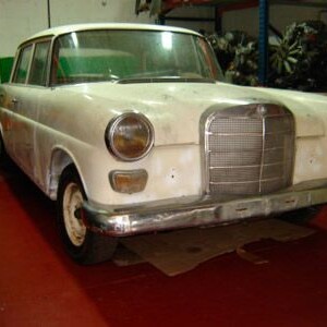 Desguace Mercedes w110 piezas. Recambio segunda mano Mercedes Benz