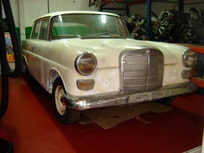 Desguace Mercedes w110 piezas. Recambio segunda mano Mercedes Benz